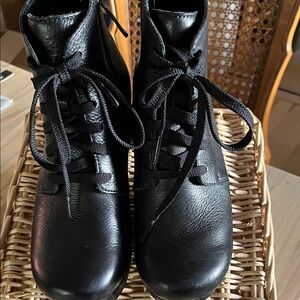 Dansko lace up ankle boots 37